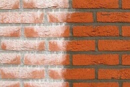 kalkaanslag op muur verwijderen